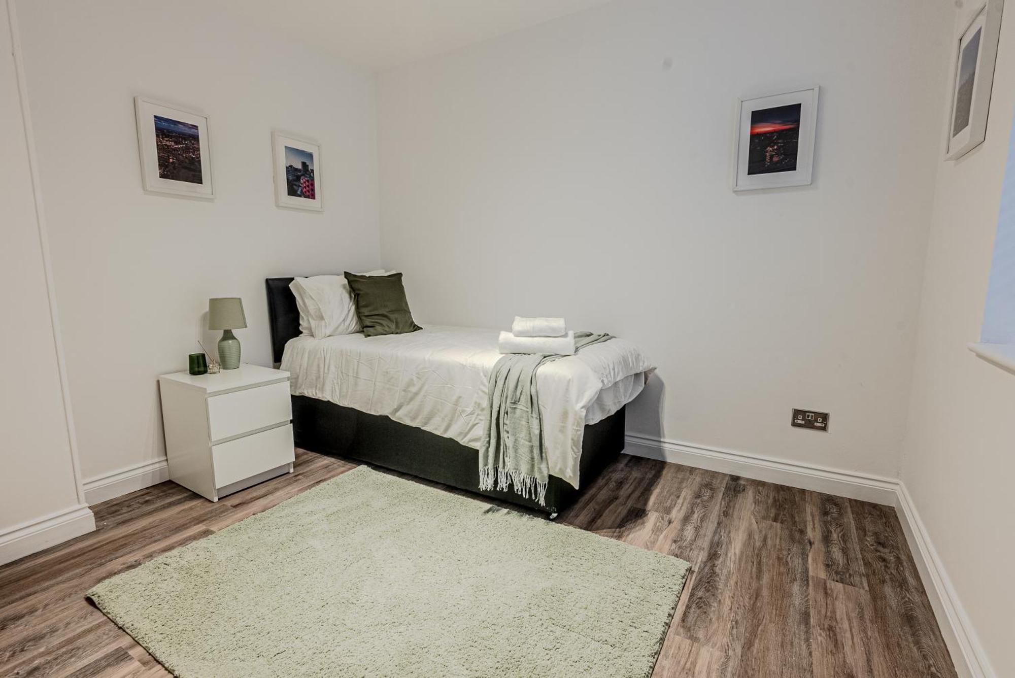 Stunning Three Bedroom Townhouse In The Jewellery Quarter, Birmingham City Centre Sleeps 5- Free Parking Exterior photo